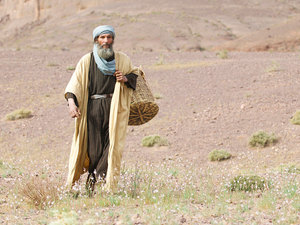 One day a man who was traveling from a far away city suddenly met up with a group of
thieves